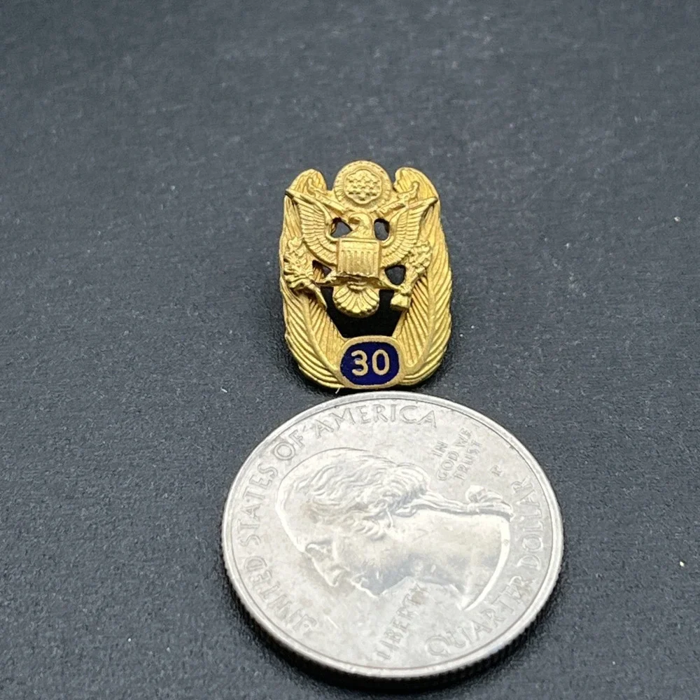 Federal Government Civil Service 30 Years Gold Tone Lapel Hat Pin‎